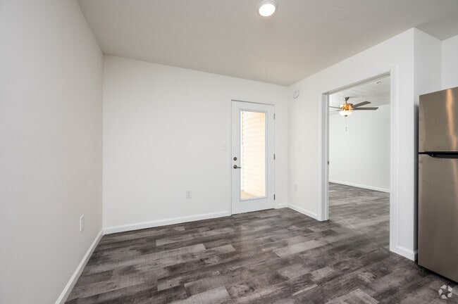 2BR, 2BA - 1,085SF - Dining Area - The Reserve at Madison Flatts
