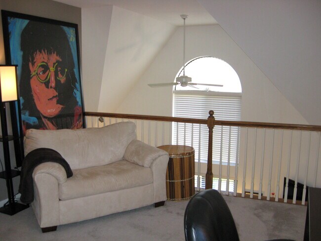 Building Photo - 1077 Highlands Dr