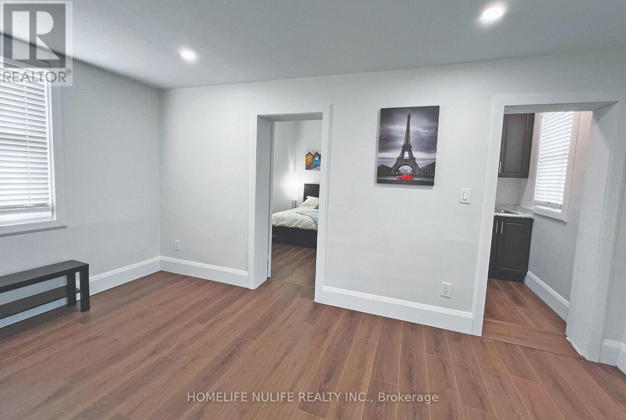 Photo principale - 673-673 Dundas St