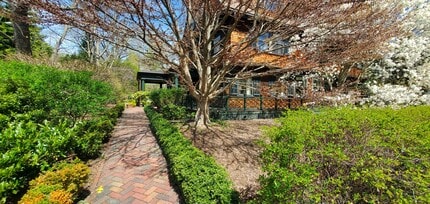 Building Photo - 11 Highland St