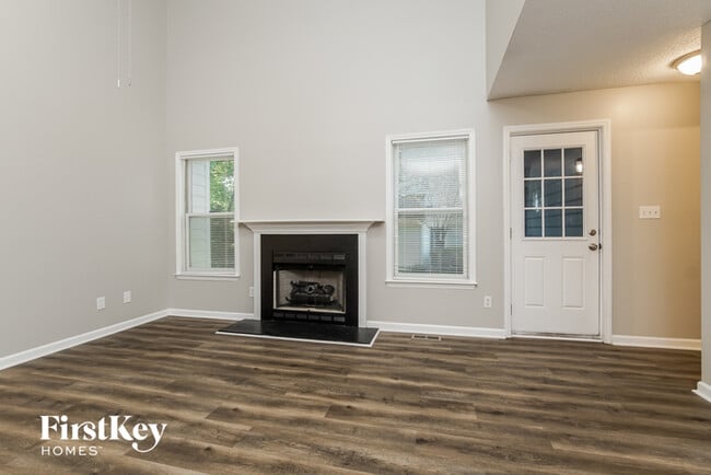 Foto del edificio - 5509 Lake Garden Ct