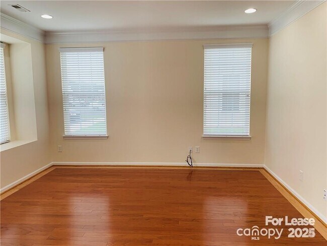 Foto del edificio - 7549 Bluff Point Ln