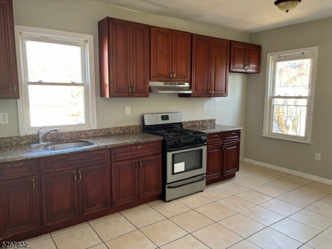 Foto del edificio - 40 Shepard Ave