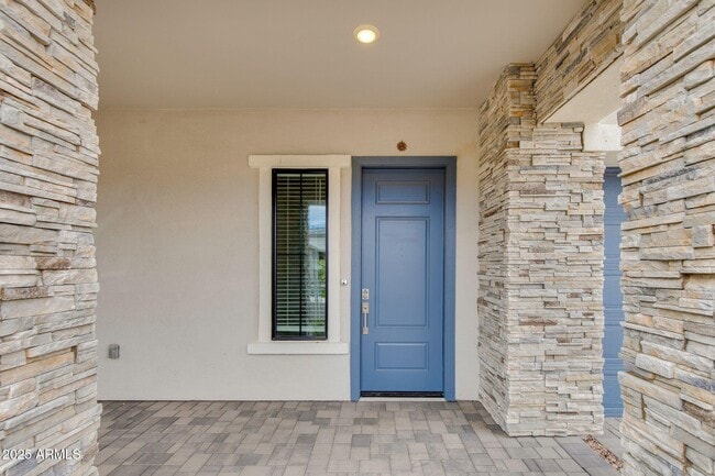 Building Photo - 4819 E Paddock Pl