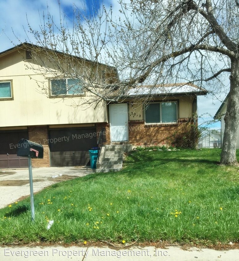 Primary Photo - 3212-3214 Spruce Dr
