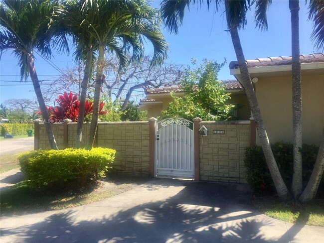 Building Photo - 6810 SW 51st St