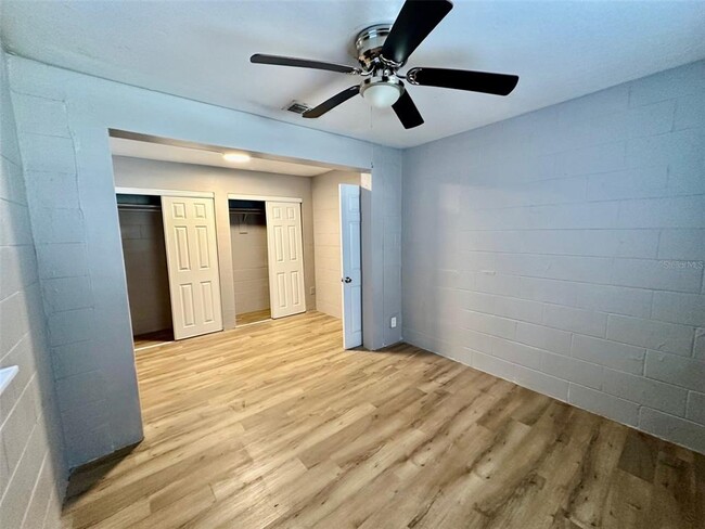 Building Photo - 637 NE Waldo Rd