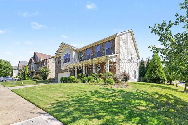 Foto del edificio - 747 Coralbell Way