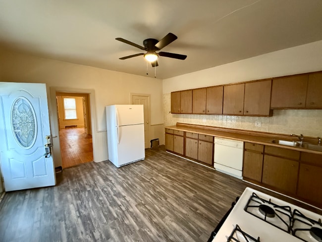 Building Photo - 928 S 16th St