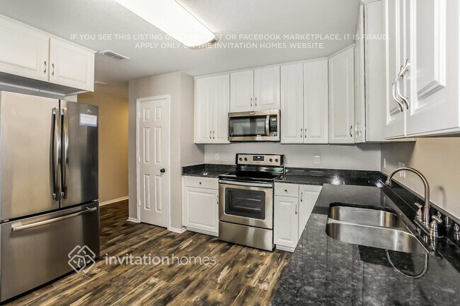 Building Photo - 250 Pine Crest Dr