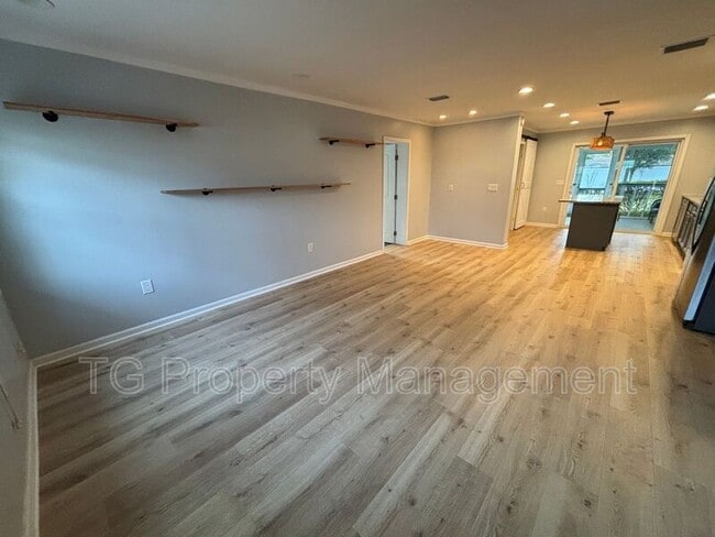 Foto del edificio - 14046 Aldridge Rd N