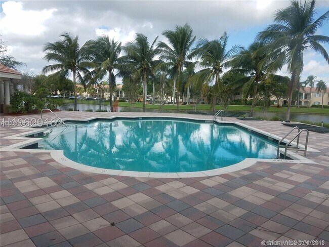 Foto del edificio - 2520 Centergate Dr