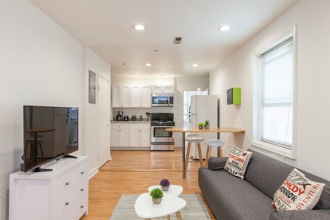 Building Photo - Beautiful and spacious 2 bedroom Apartment with Deck in Society Hill, right on South Street