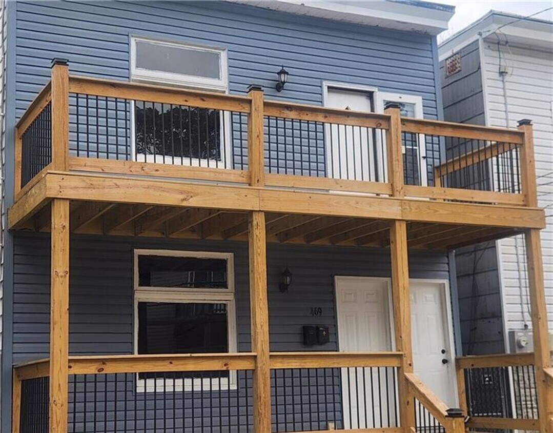 Primary Photo - 469 Norton St