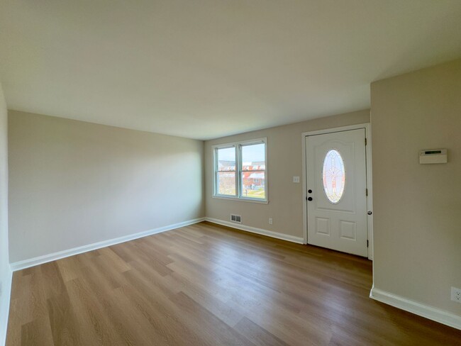 Foto del edificio - Modern 2-Bedroom Townhome with Spacious In...