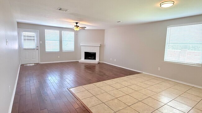 Foto del edificio - 3132 Coolwood Ln