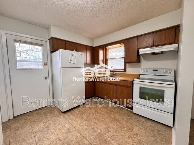 Foto del edificio - 830 Hartford Ave