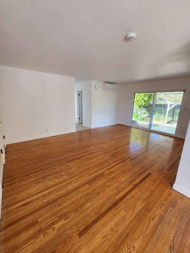 Building Photo - Single-Level La Mesa Home, Updated Interiors, Private Outdoor Space & Garage