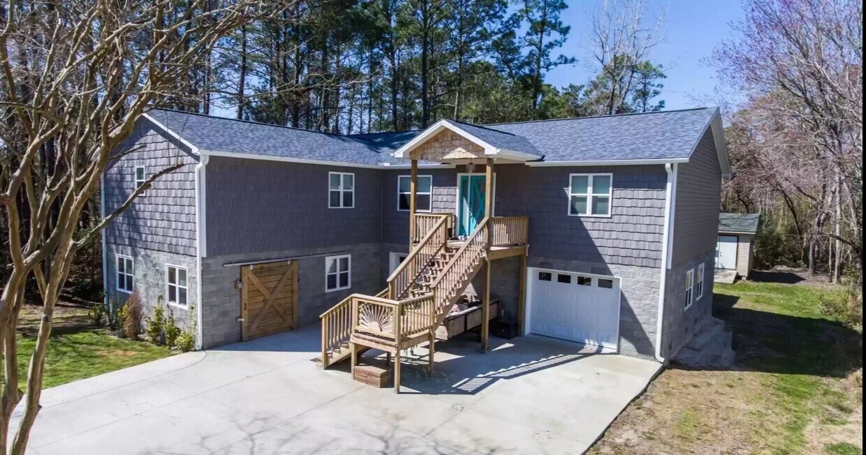 Primary Photo - Holiday Rental for 90 Days or More! Gated ...