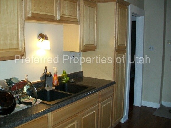Building Photo - 1051 E 500 S