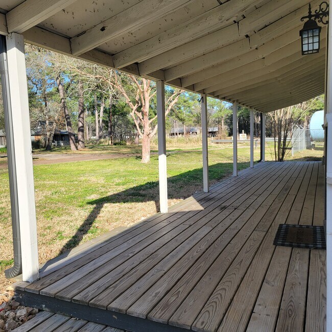Full front covered porch - 26445 Lazy Ln