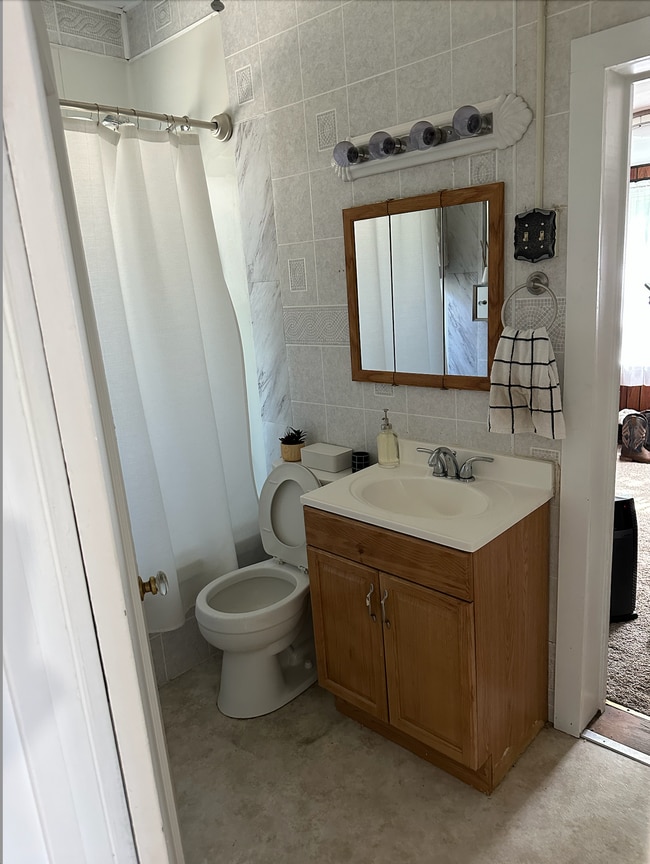 Building Photo - 214 S G St