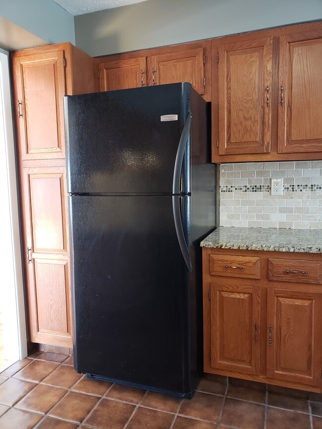 Building Photo - 1894 S Foothill Dr