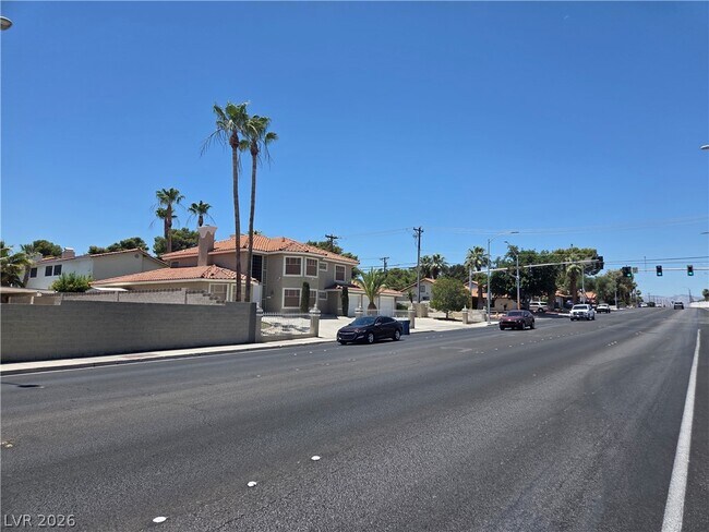 Foto del edificio - 3013 W Oakey Blvd
