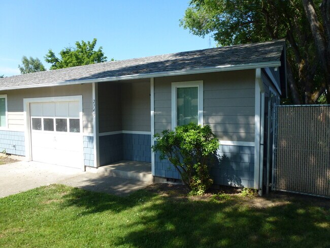 Building Photo - sd7th