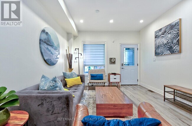 Photo du bâtiment - 717 Palmerston Ave