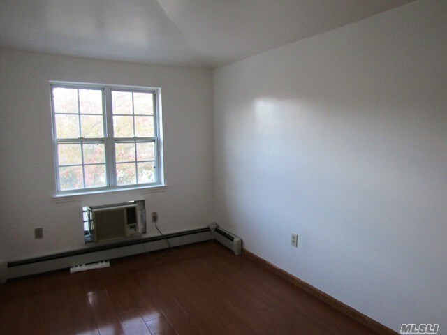 Building Photo - 82-98-98 Country Pointe Cir