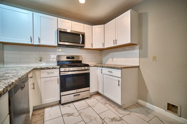 Building Photo - 2314 Pebbledowne Cir