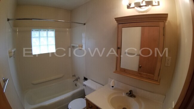 Foto del edificio - 2217 C Ave NW