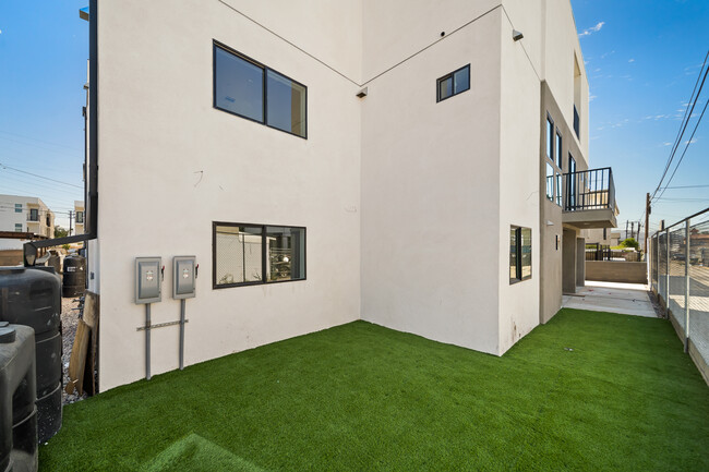 Foto del edificio - 6049 Craner Ave