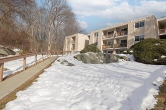 Building Photo - 529 Fox Run Ln