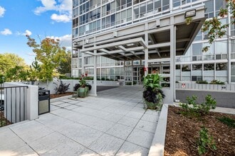 Building Photo - 3100 E Cherry Creek S Dr
