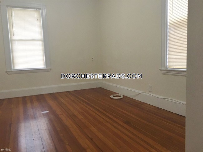 Building Photo - 18 Howes St