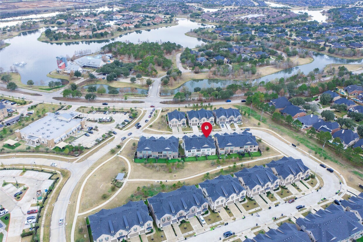 Foto del edificio - 6519 Bramble Cv Ln