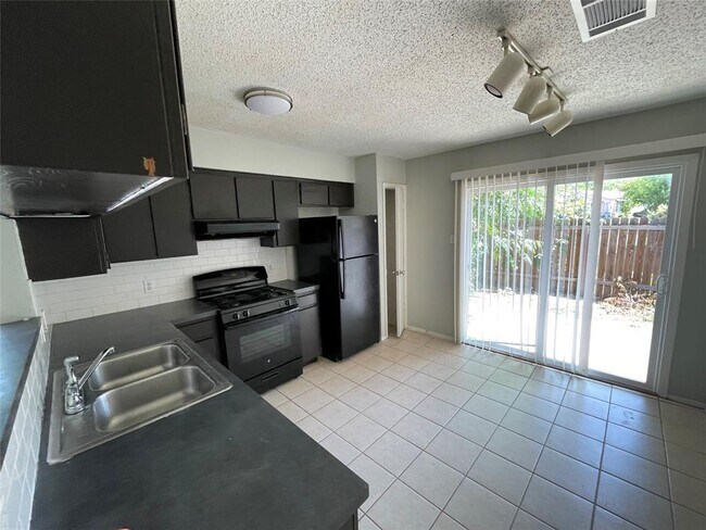 Foto del edificio - 10507 Golden Meadow Dr