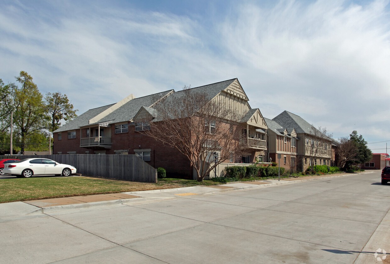 Foto principal - 4517 S Peoria Ave