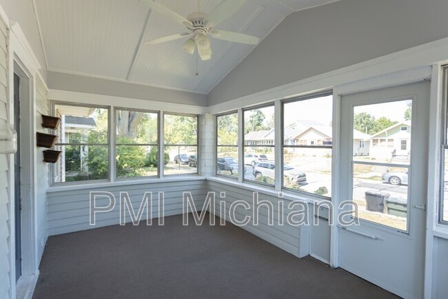 Building Photo - 228 Tonti St