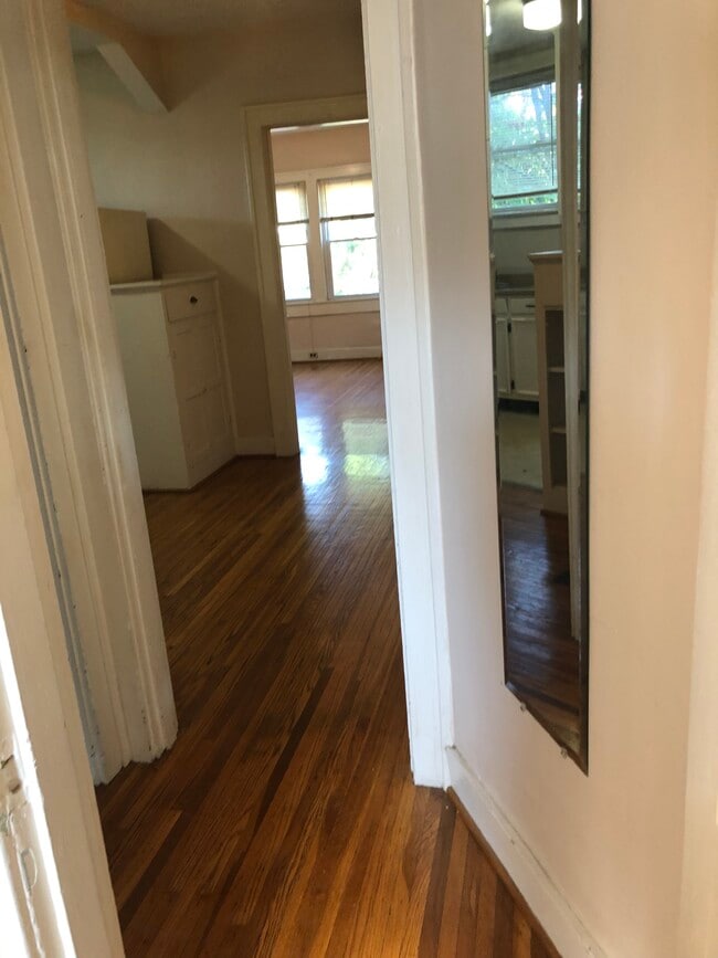 kitchen - 1561 Fernwood Ave