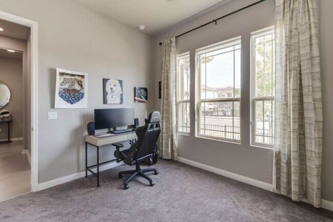 Foto del edificio - 1712 Frontier Valley Dr Austin, TX 78741