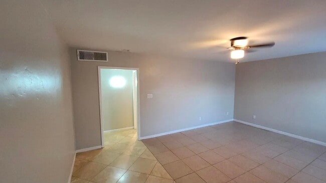 Photo - 730 E 1st St House