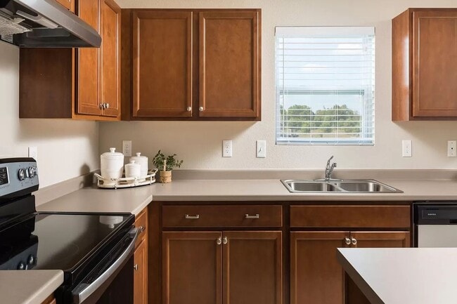 Foto del edificio - Large Newer Colonial for Lease in Fowlerville Schools