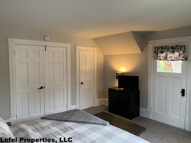 Building Photo - BEAUTIFUL 2 BED 1 BATH UPPER