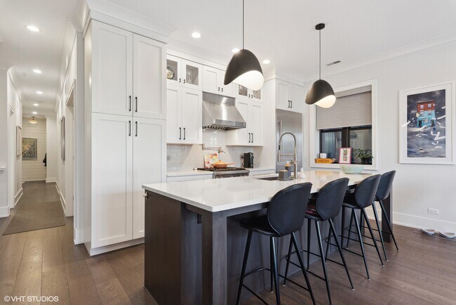 Kitchen - 3946 N Hoyne Ave