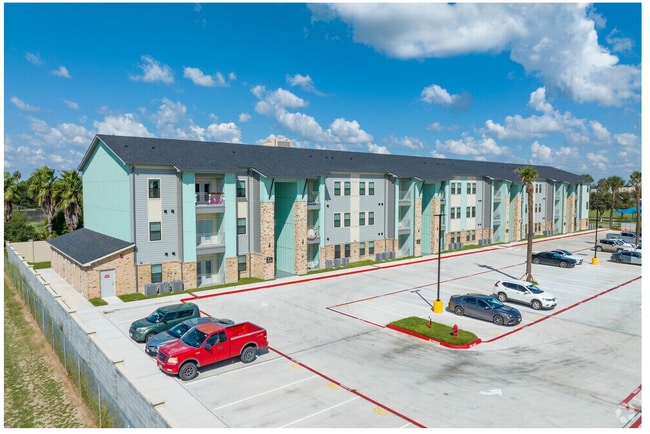 Building Photo - 600 E Dallas Ave