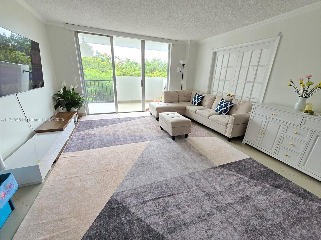 Foto principal - 2780 NE 183rd St