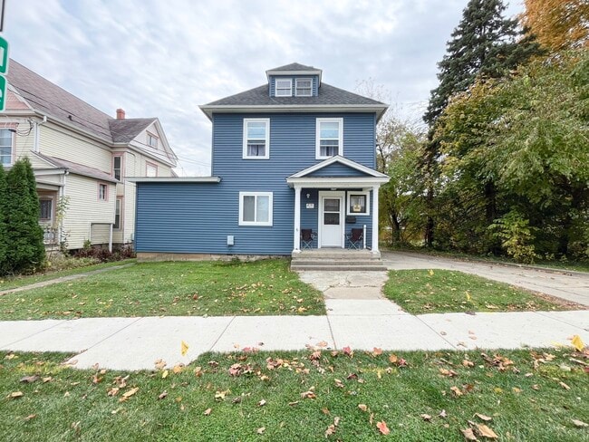 Building Photo - 216 E South St